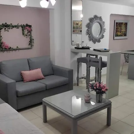 Lavender Apartment *