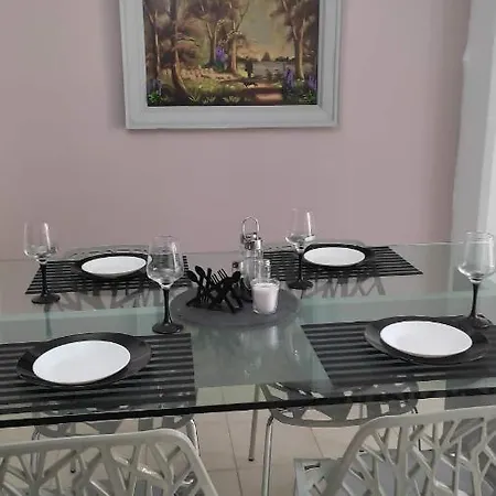 Lavender Apartment *